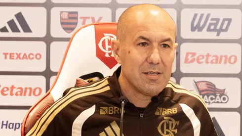 Leonardo Jardim, novo técnico do Flamengo, em apresentação oficial (Imagem: Gilvan de Souza/Flamengo)
