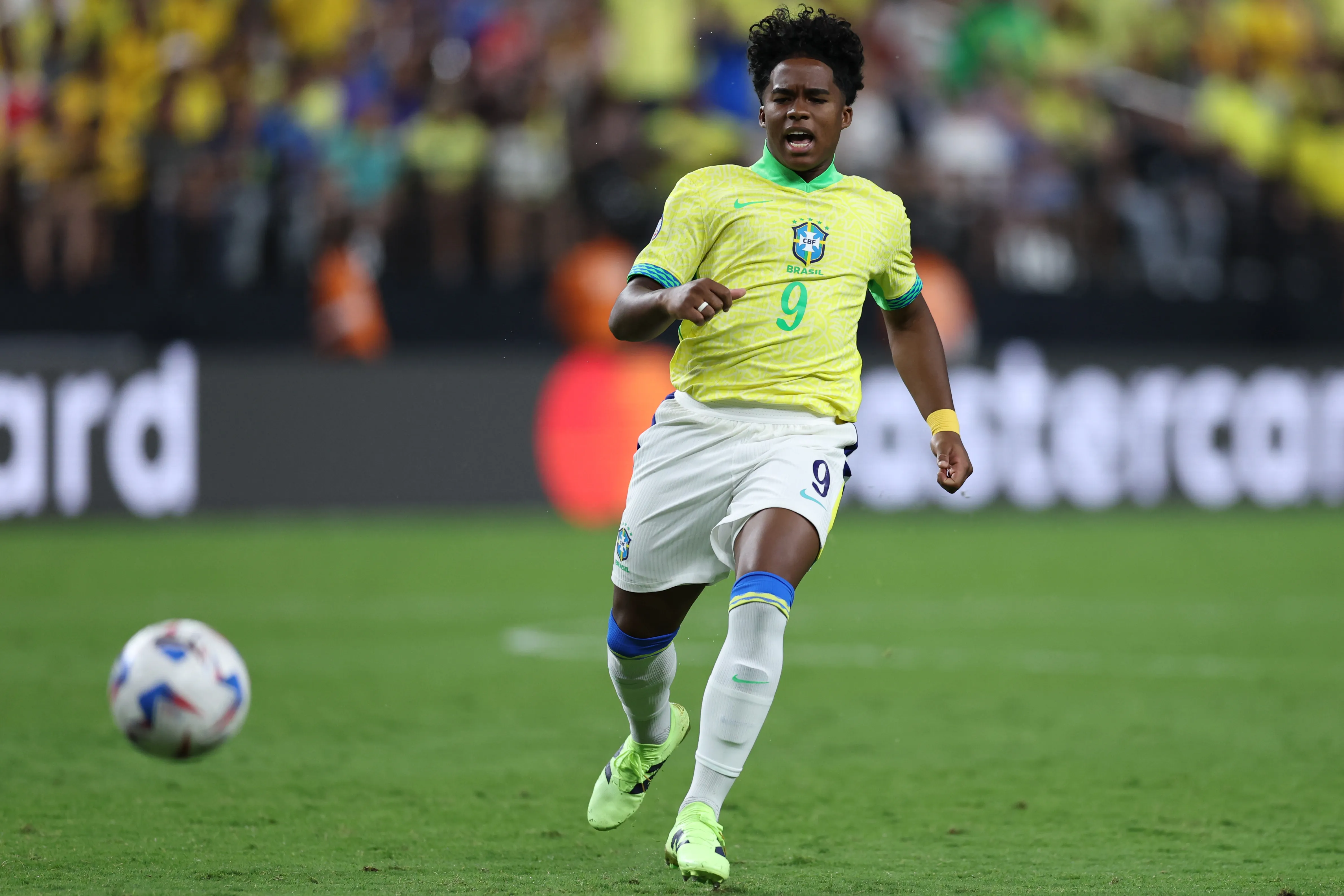 Endrick briga por vaga na Seleção Brasileira. Foto: Buda Mendes/Getty Images
