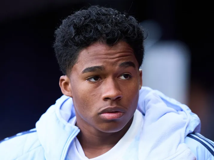 Endrick vive jejum no Lyon; ex-Palmeiras vê convocação ameaçada