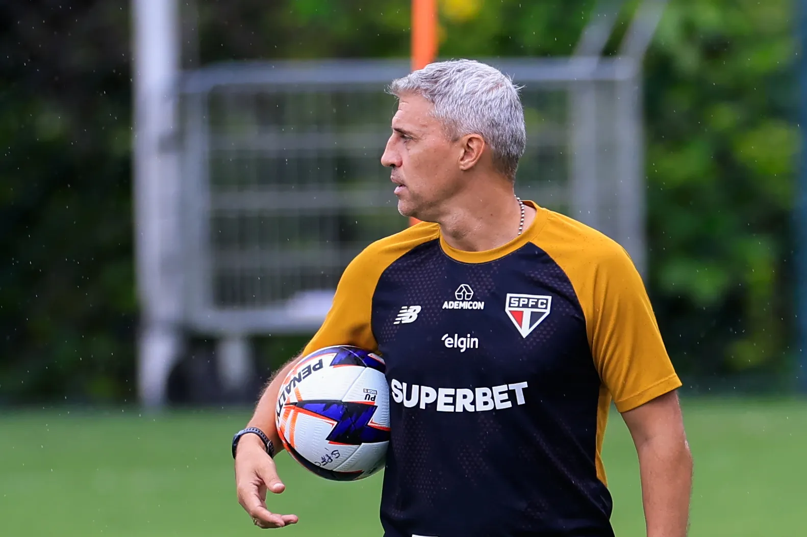 Hernan Crespo tecnico do Sao Paulo durante treino no Centro de Treinamento CT Barra Funda. Foto: Marcello Zambrana/AGIF