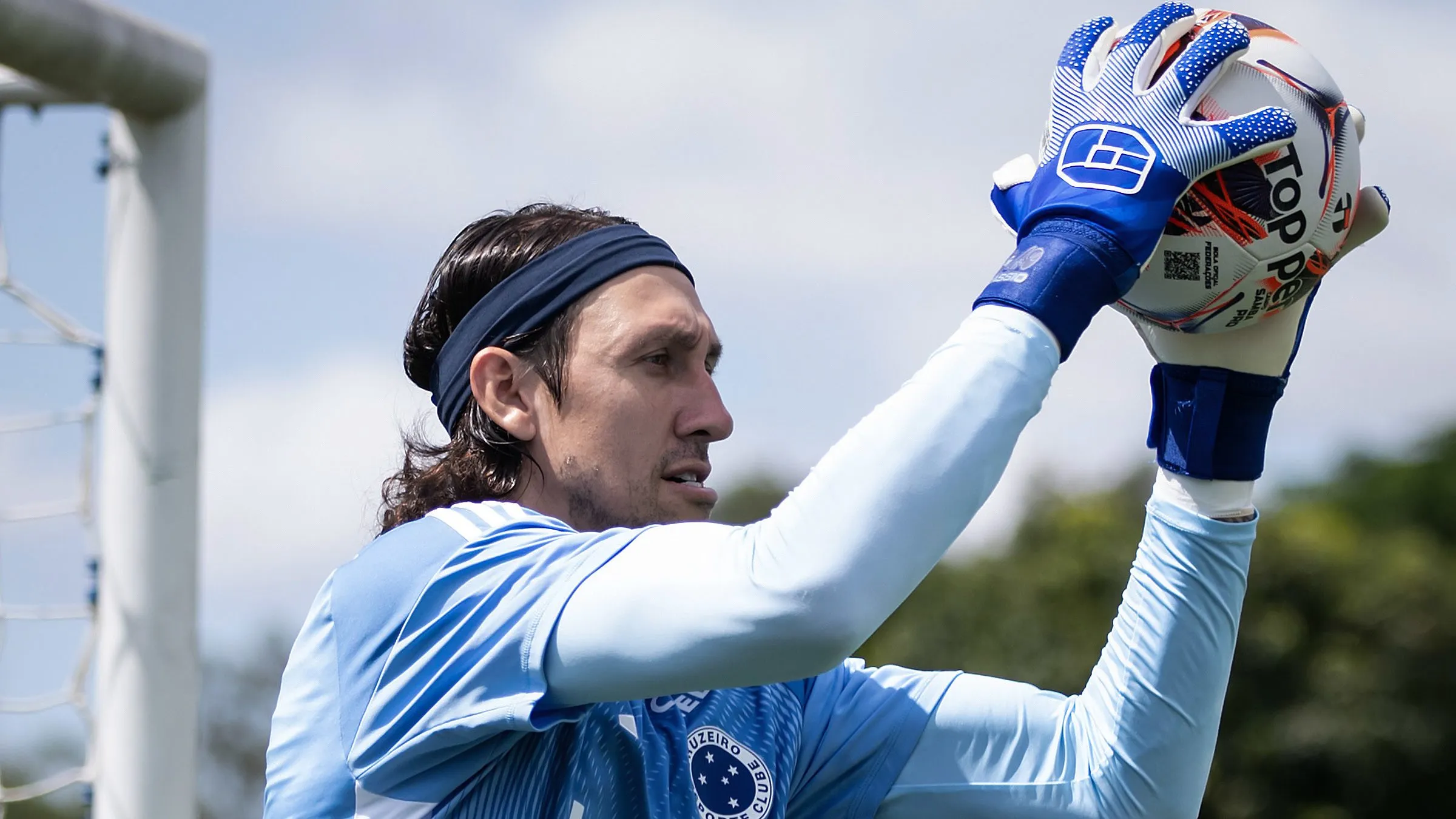 Cássio durante treino na Toca 2. Foto: Gustavo Aleixo/Cruzeiro