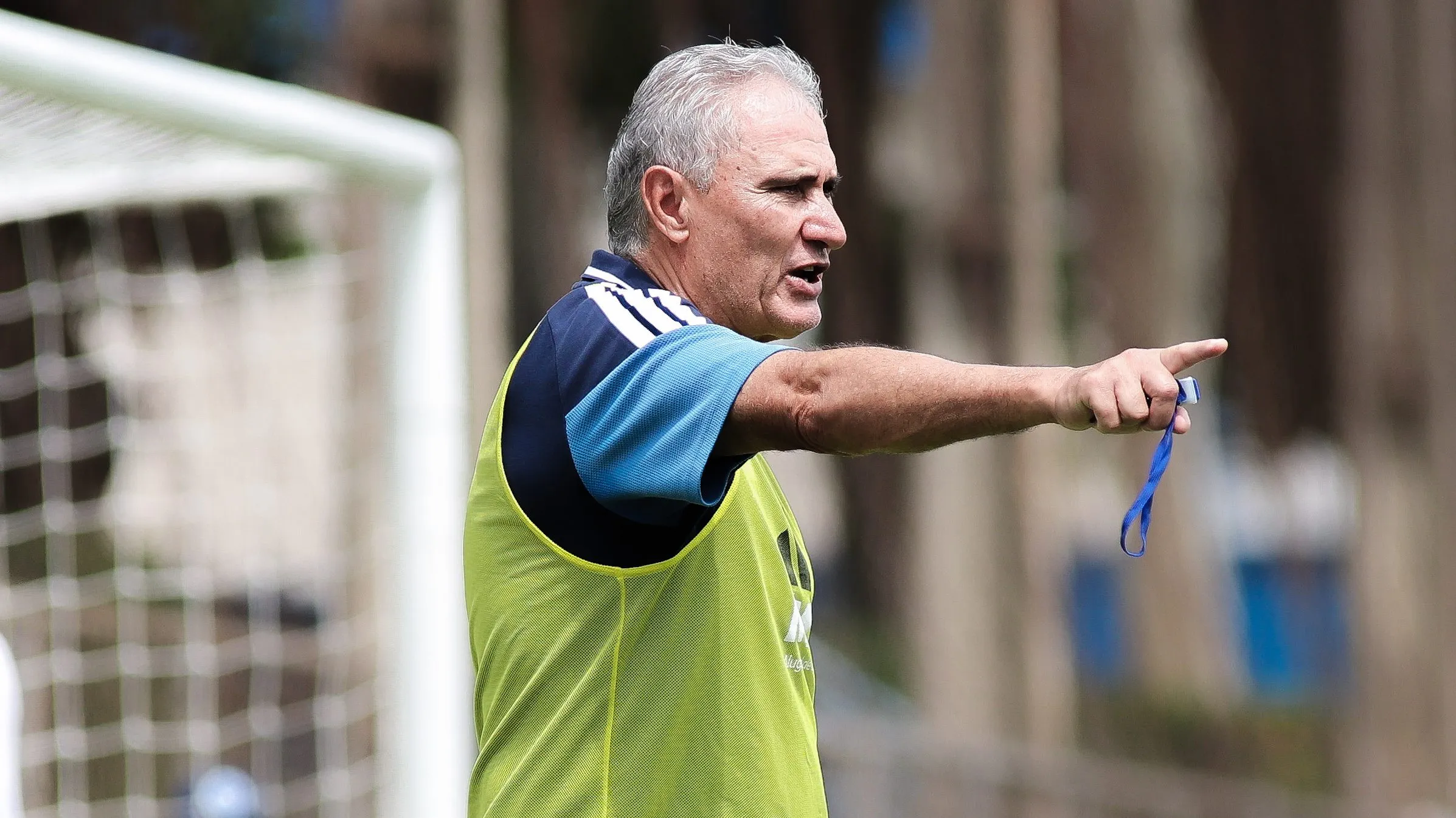 Tite durante treino na Toca 2. Foto: Gustavo Aleixo/Cruzeiro
