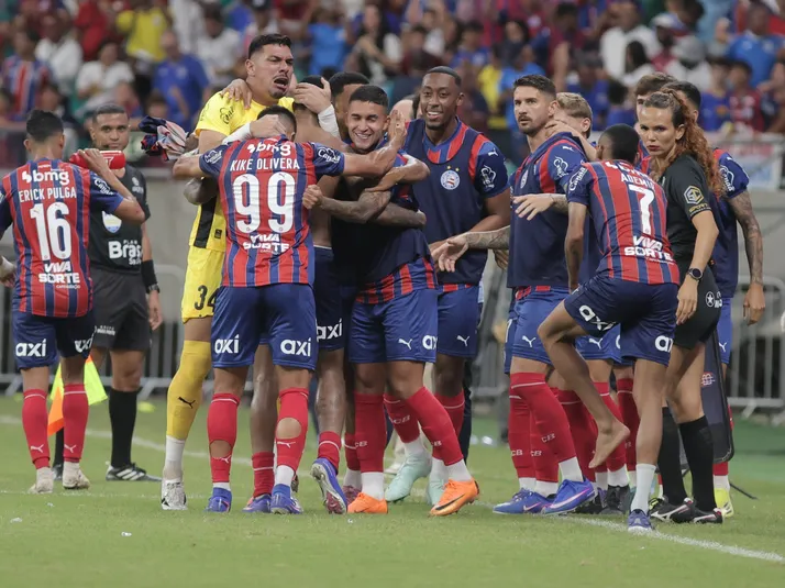 Bahia vira contra o Vitória e é campeão baiano