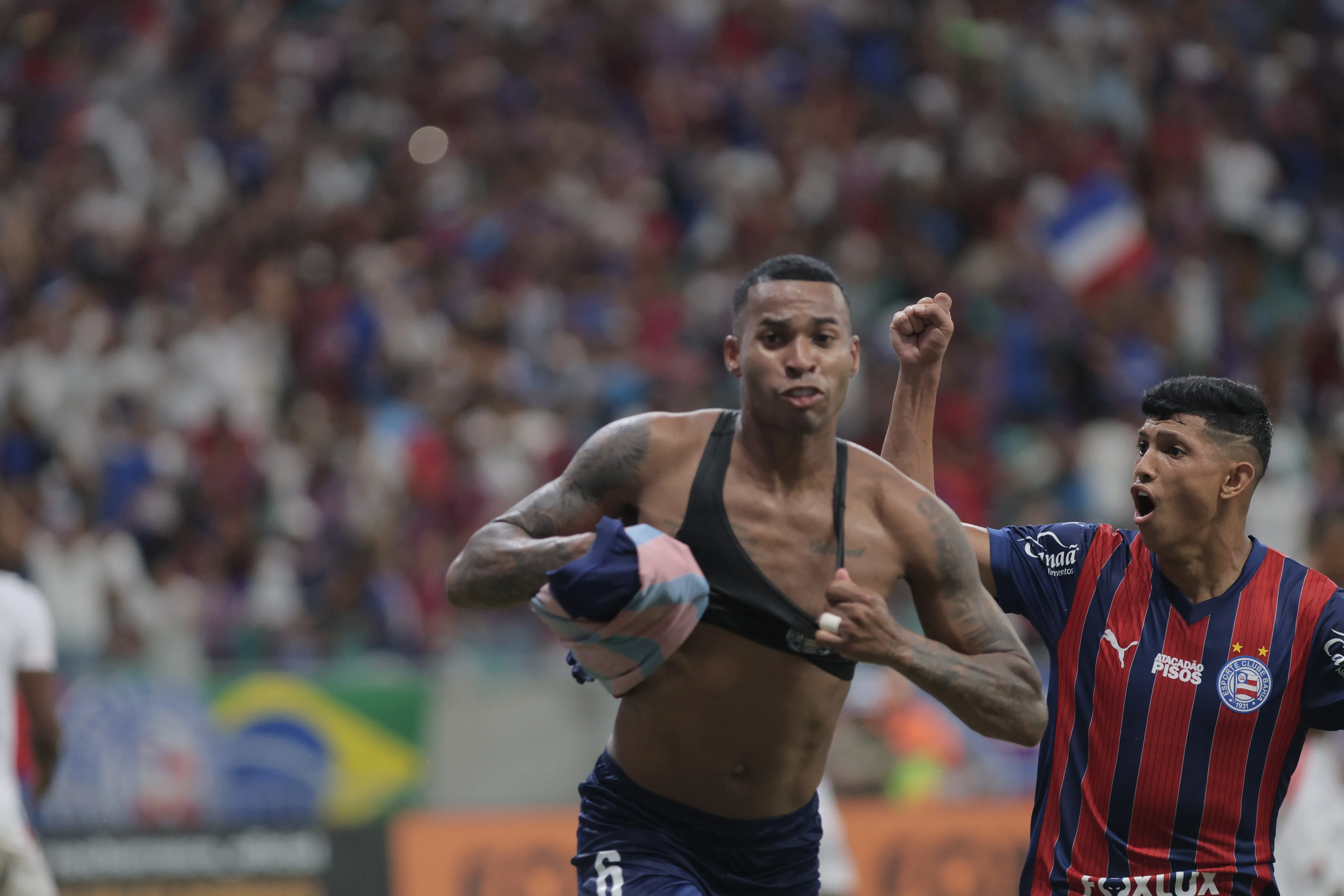 Jean Lucas jogador do Bahia comemora seu gol durante partida contra o Vitoria no estadio Fonte Nova pelo campeonato Baiano 2026. Foto: Marcio Jose/AGIF