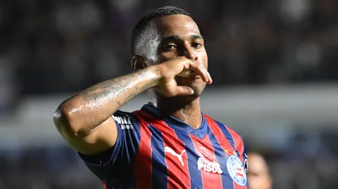  Jean Lucas jogador do Bahia comemora seu gol durante partida contra o Corinthians no estadio Vila Belmiro pelo campeonato Brasileiro A 2026. Foto: Jota Erre/AGIF

