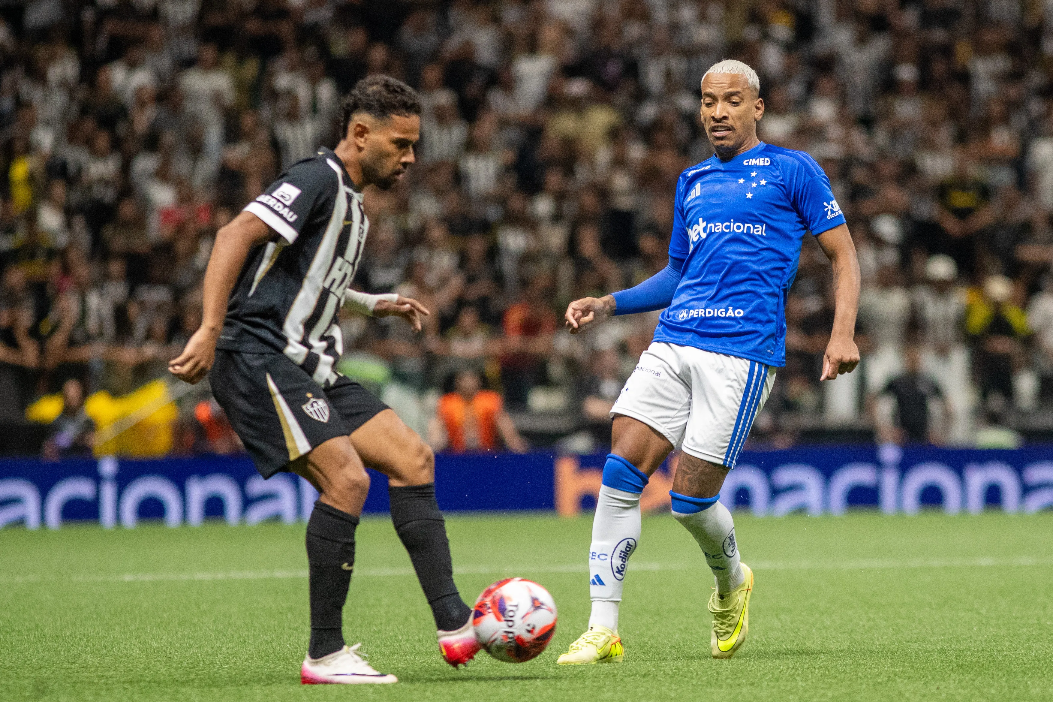 Matheus Pereira jogador do Cruzeiro durante partida contra o Atletico no estadio Arena MRV pelo campeonato Mineiro 2026. Foto: Fernando Moreno/AGIF