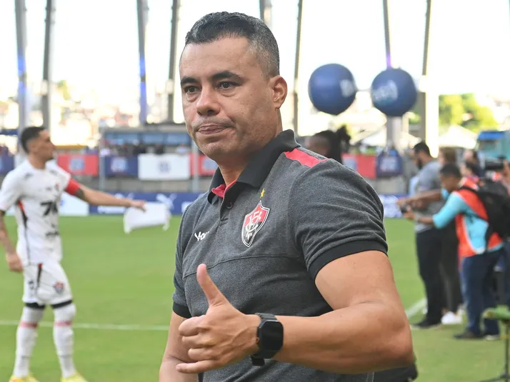 Jair Ventura alerta falta de efetividade do Vitória