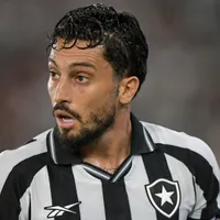 Negociações para renovar com Alex Telles travam e futuro do lateral segue indefinido no Botafogo