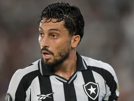 Negociações para renovar com o Alex Telles travam no Botafogo