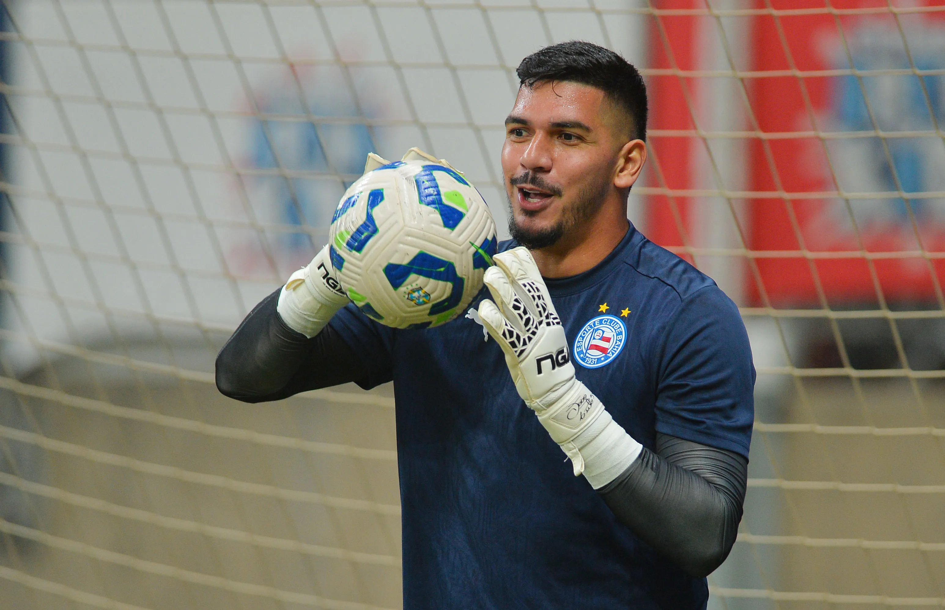 BA – SALVADOR – 03/12/2025 – BRASILEIRO A 2025, BAHIA X SPORT – Joao Paulo, jogador do Bahia durante aquecimento antes da partida contra o Sport no estadio Fonte Nova pelo campeonato Brasileiro A 2025. Foto: Walmir Cirne/AGIF