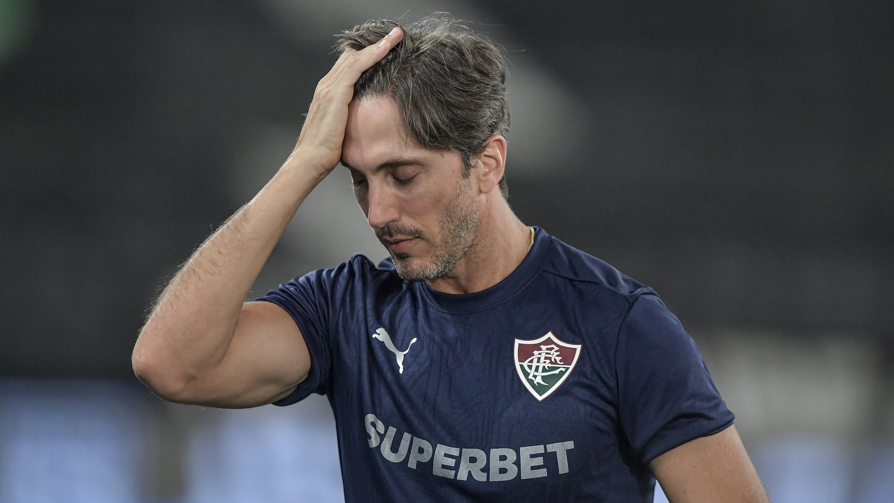 Luis Zubeldia tecnico do Fluminense durante partida contra o Botafogo no estadio Engenhao pelo campeonato Carioca 2026. Foto: Thiago Ribeiro/AGIF