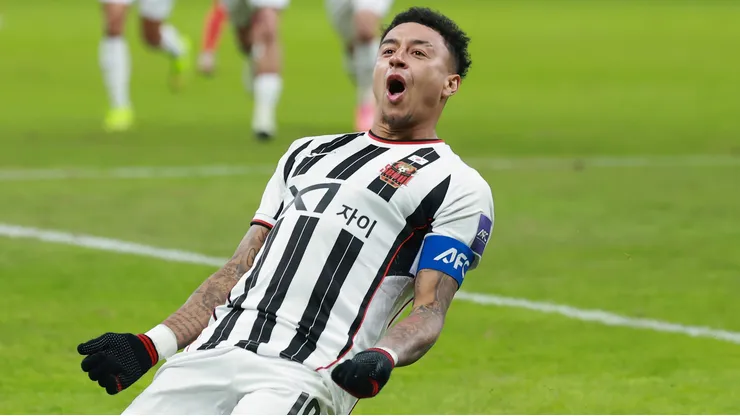 Jesse Lingard #10 of FC Seoul celebrating his second goal and the team's third goal during the AFC Champions League Elite 2025-26 East Region Group Stage match between Shanghai Port and FC Seoul at Pudong Football Stadium on November 25, 2025 in Shanghai, China. (Photo by Lintao Zhang/Getty Images)