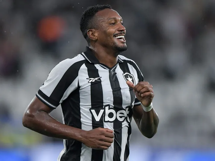 Anselmi elogia Edenílson e ressalta versatilidade do jogador