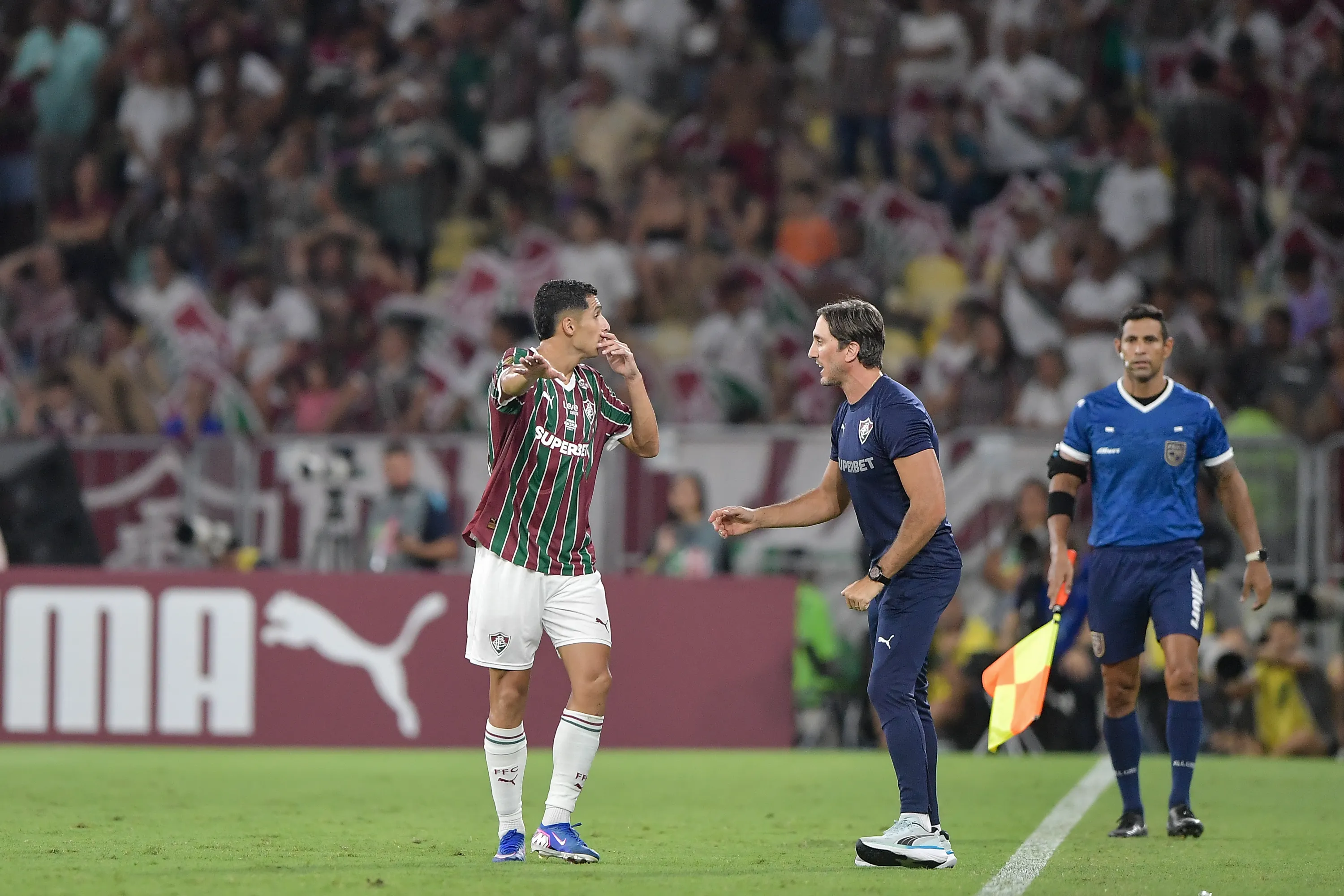 – Luis Zubeldia e Serna Tecnico e jogador do Fluminense durante partida contra o Flamengo no estadio Maracana pelo campeonato Carioca 2026. Foto: Thiago Ribeiro/AGIF