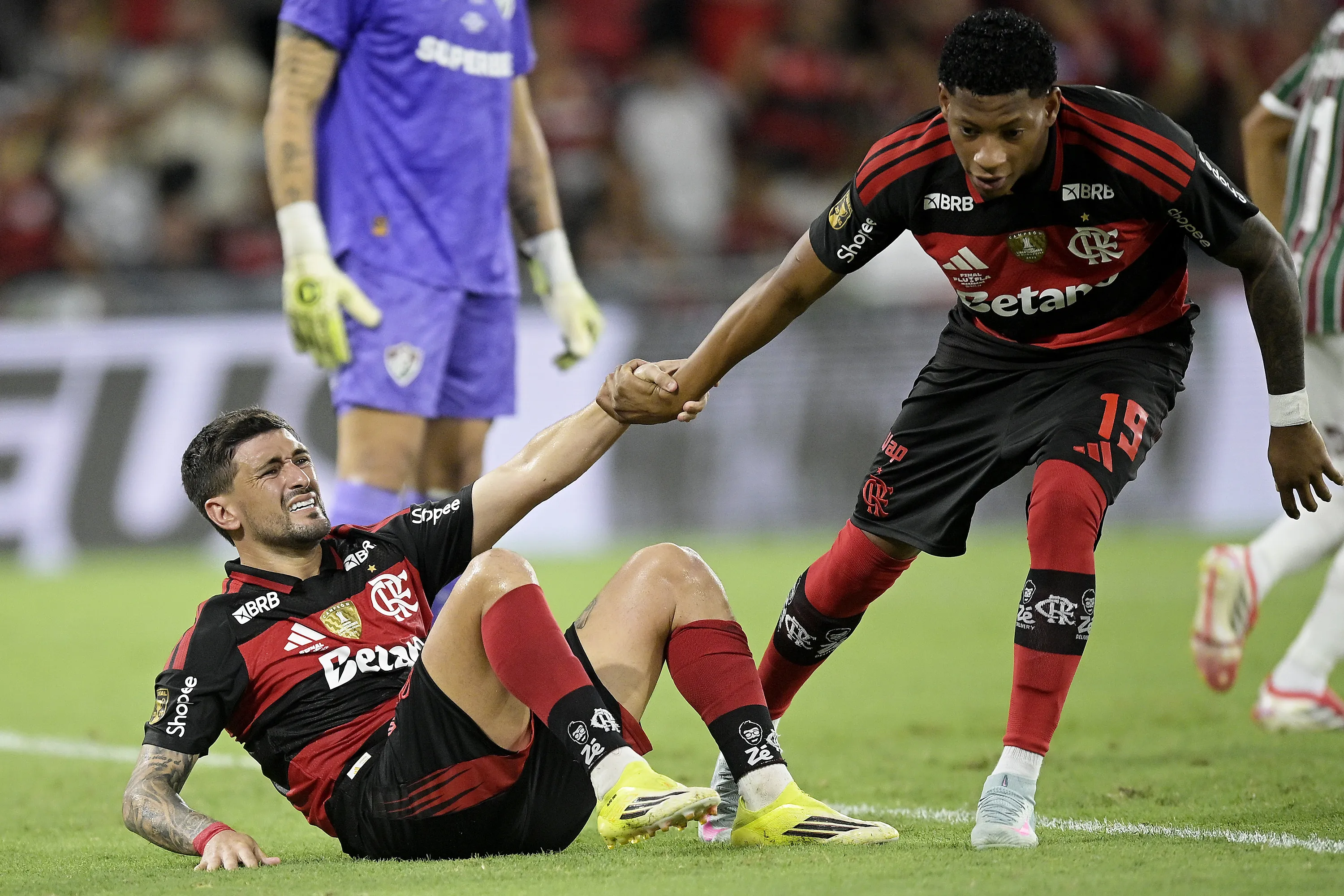 Arrascaeta jogador do Flamengo lamenta durante partida contra o Fluminense no estadio Maracana pelo campeonato Carioca 2026. Foto: Alexandre Loureiro/AGIF