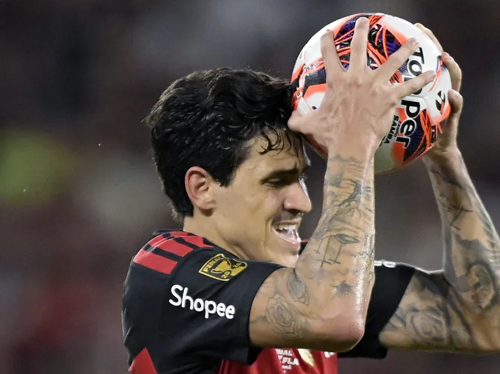 Flamengo sofre com o ataque, mas é campeão carioca