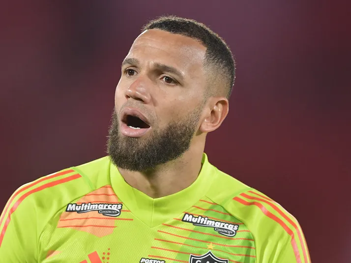 Denílson critica atitude de Éverson após briga em Cruzeiro x Atlético-MG