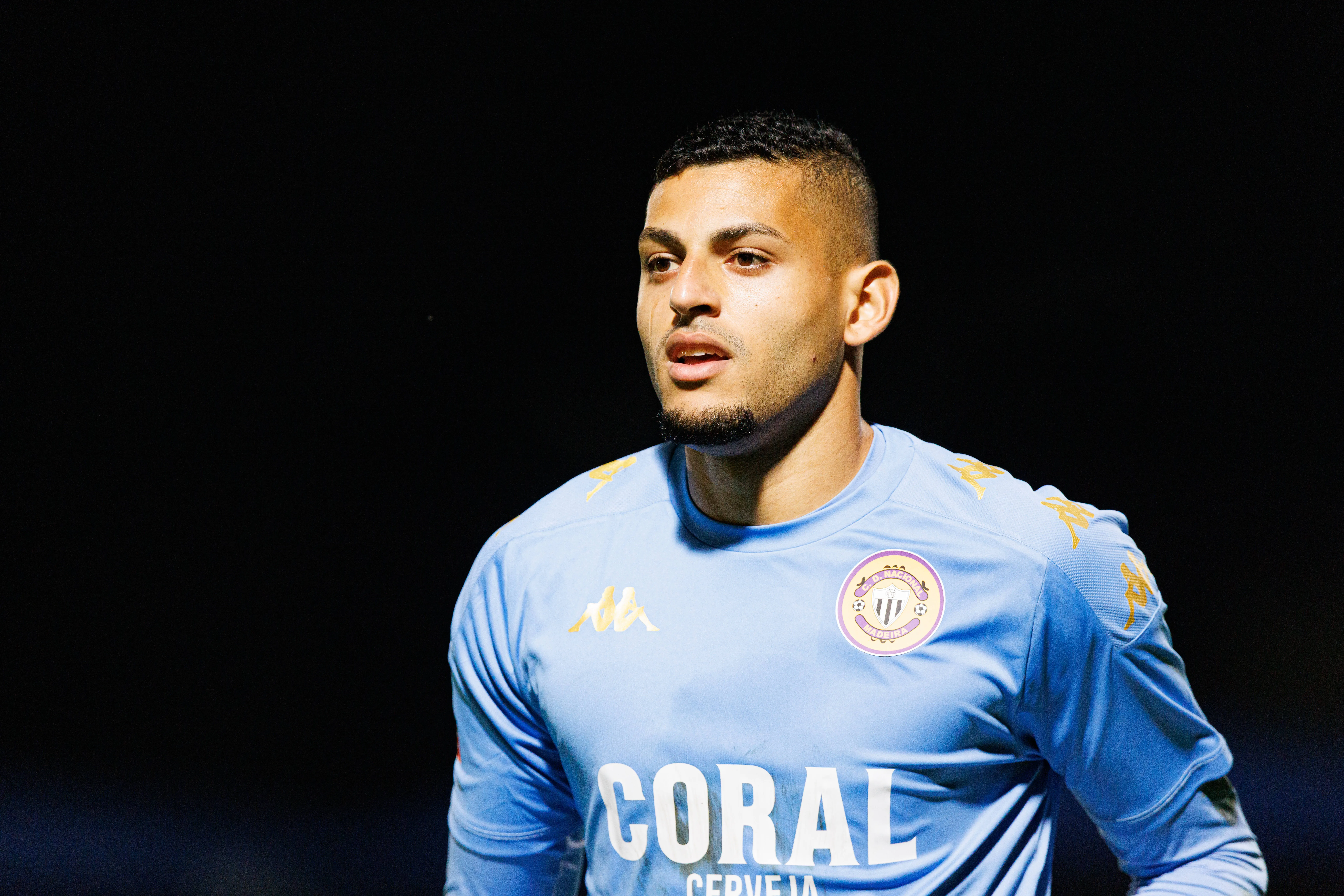 Kaique Pereira seen during Liga Portugal game between teams of FC Alverca and CD Nacional Maciej Rogowski/Ball Raw Images Alverca Complexo Desportivo Alverca Portugal Copyright: xMaciejxRogowskix maciejrogowski_alverca_nacional_2526-328