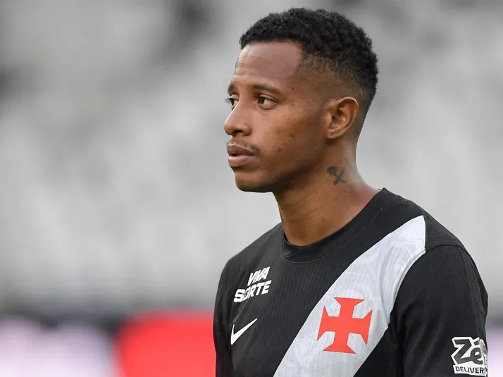 Tchê Tchê é testado entre os titulares e ganha "segunda chance"