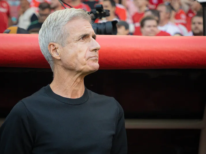 Luís Castro manda indireta ao Internacional após ausência na premiação