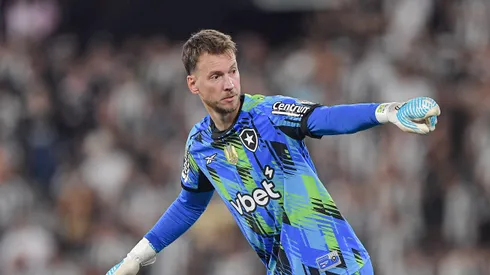 Neto ficará de fora no Botafogo contra o Barcelona.