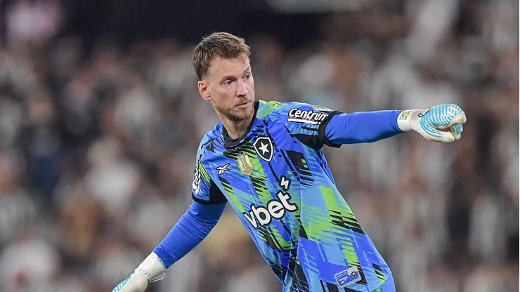 Neto ficará de fora no Botafogo contra o Barcelona.
