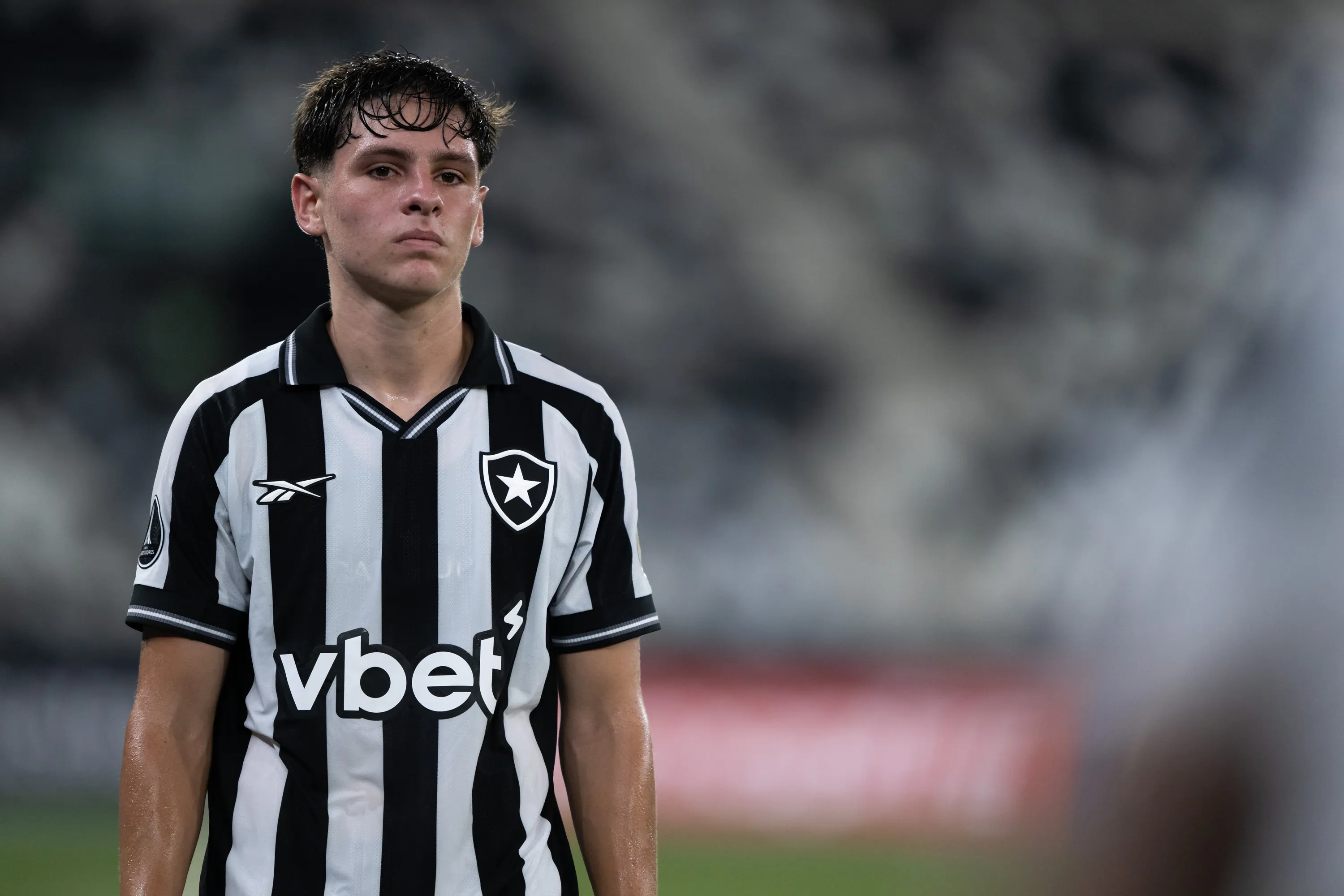 Parecido? Arthur Novaes é comparado com Álvaro Montoro. Foto: Jorge Rodrigues/AGIF