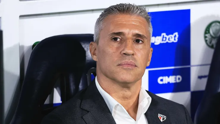 SP - BARUERI - 01/03/2026 - PAULISTA 2026, PALMEIRAS X SAO PAULO - Hernan Crespo tecnico do Sao Paulo durante partida contra o Palmeiras no estadio Arena Barueri pelo campeonato Paulista 2026. Foto: Ettore Chiereguini/AGIF