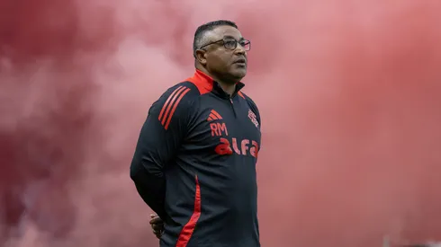 Roger Machado tecnico do Internacional durante partida contra o Gremio no estadio Beira-Rio pelo campeonato Brasileiro A 2025. Foto: Liamara Polli/AGIF