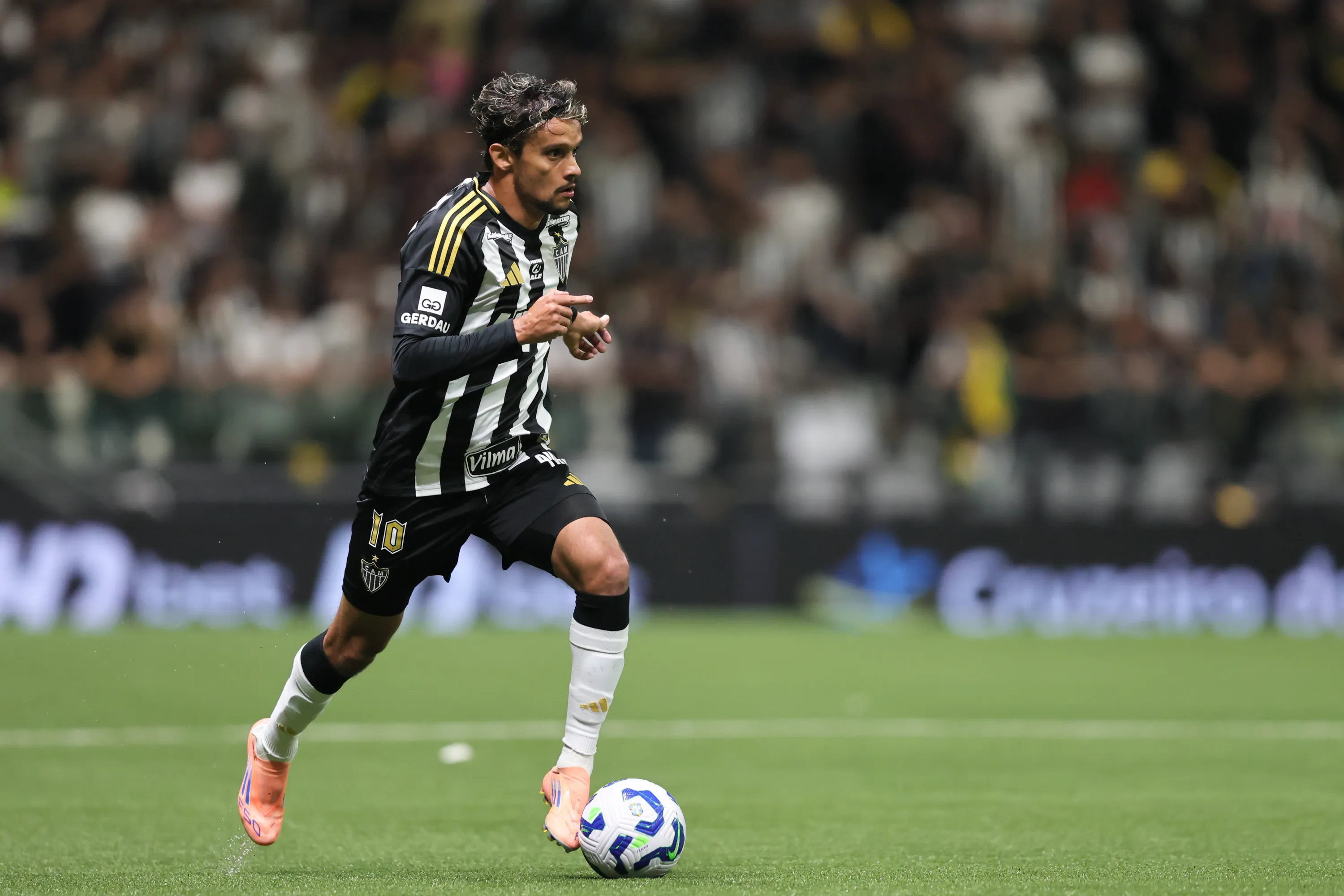 Gustavo Scarpa atuando no Atlético-MG –  Foto: Gilson Lobo/AGIF