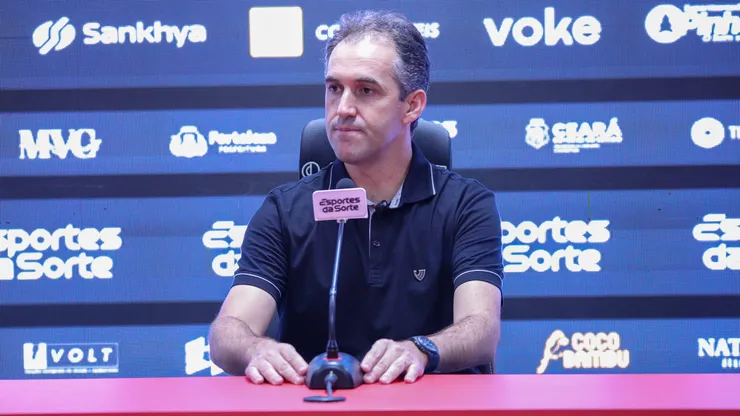 Léo Condé técnico do Ceará durante coletiva contra o Vitoria no estádio Barradão pelo campeonato Brasileiro A 2025. Foto: Márcio José/AGIF