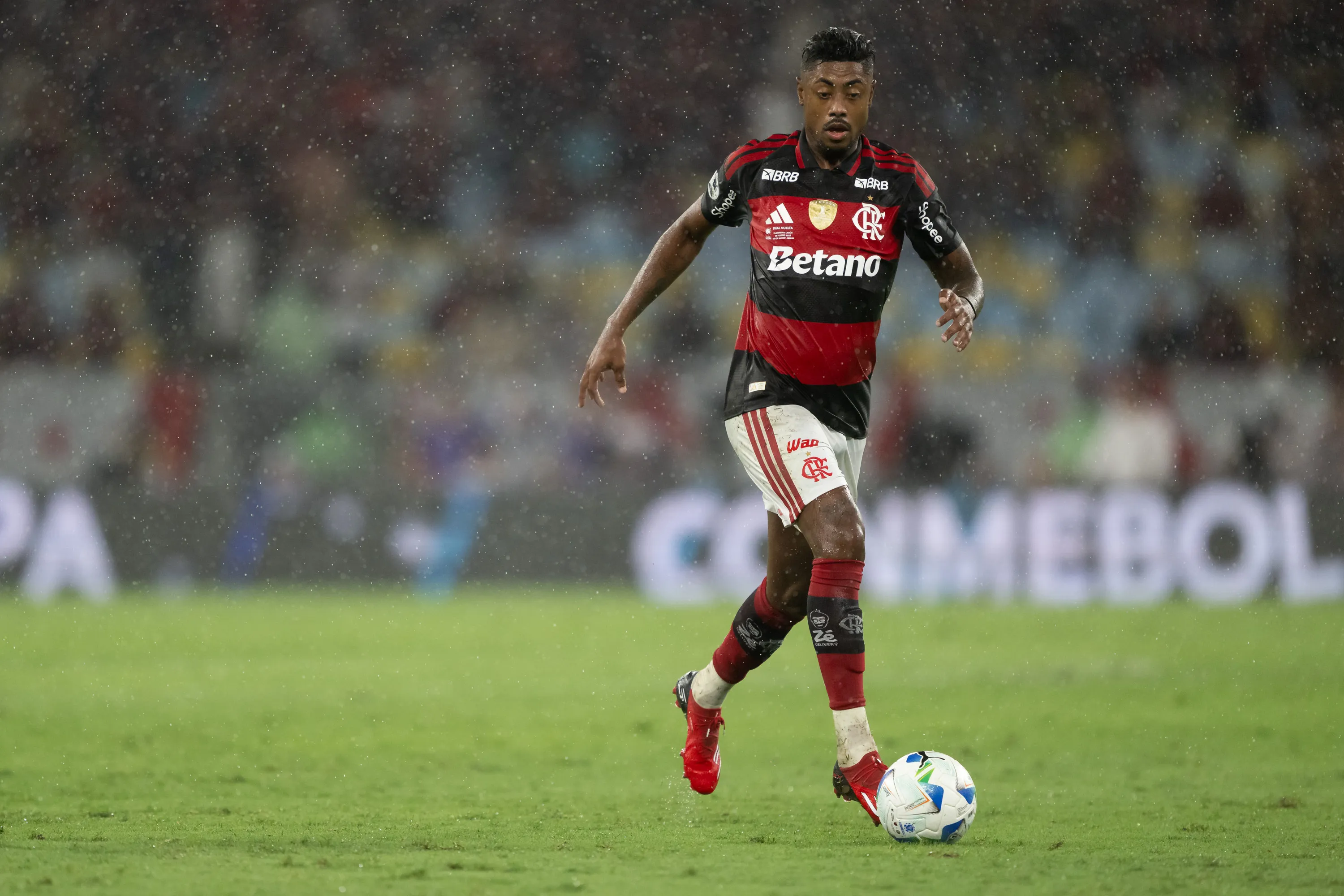 Bruno Henrique jogador do Flamengo durante partida contra o Lanus no estadio Maracana pelo campeonato Recopa Sul-Americana 2026. Foto: Jorge Rodrigues/AGIF