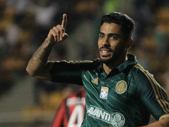 Palmeiras é acionado na Justiça pelo ex-zagueiro Vilson