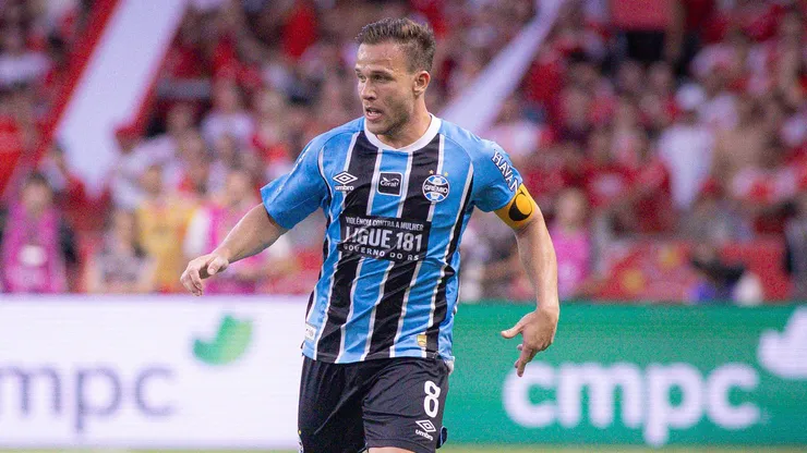 Roger Flores pede Arthur, do Grêmio, na Seleção