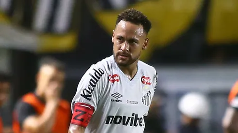 Neymar Jr. jogador do Santos comemora seu gol durante partida contra o Vasco no estadio Vila Belmiro pelo campeonato Brasileiro A 2026. Foto: Mauricio De Souza/AGIF
