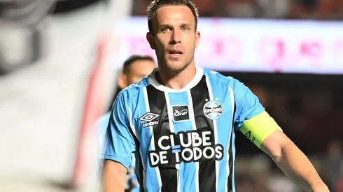 Arthur não deve atuar em Grêmio x RB Bragantino. Foto: Jota Erre/AGIF
