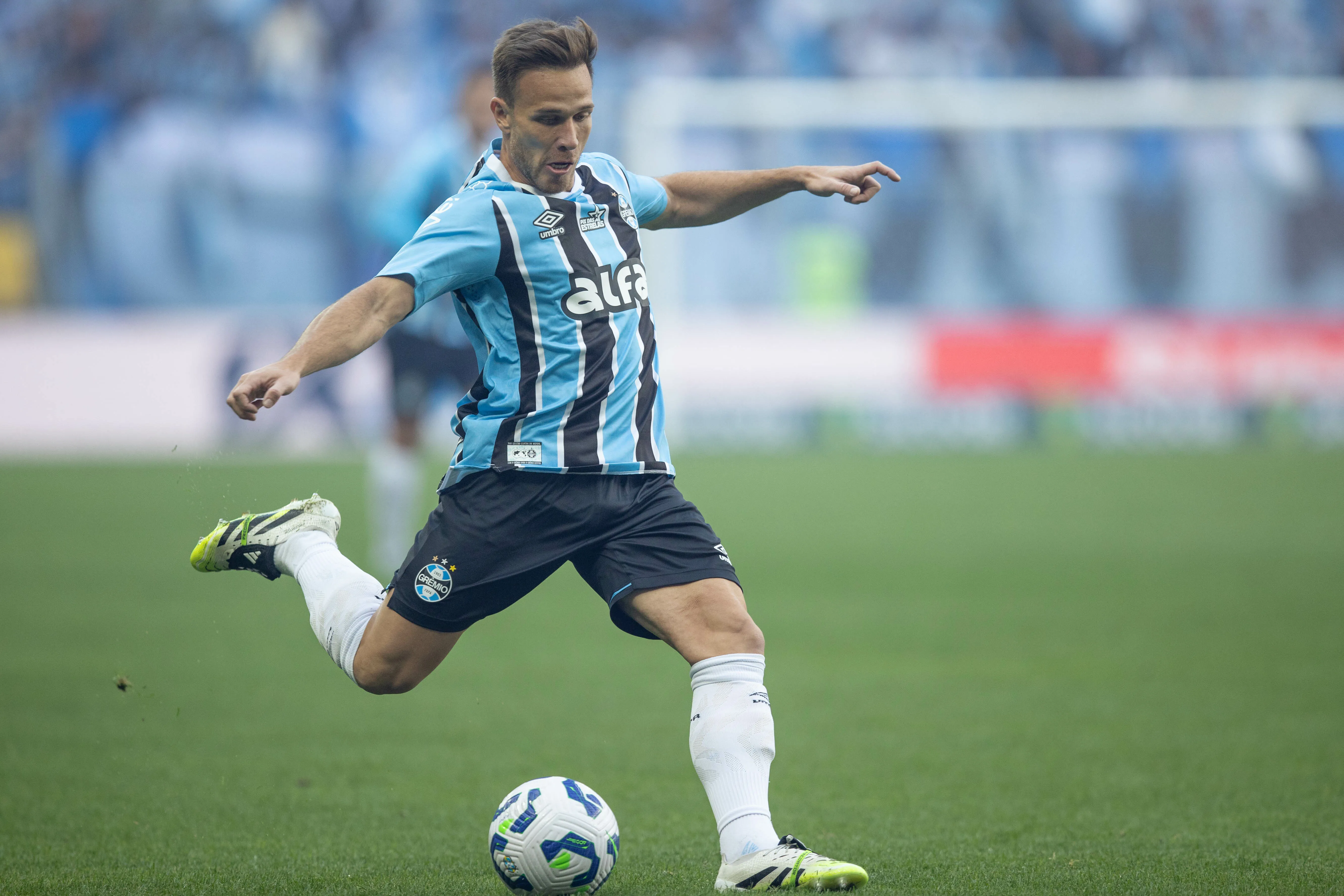 Arthur jogador do Gremio durante partida contra o Mirassol no estadio Arena do Gremio pelo campeonato Brasileiro A 2025. Foto: Liamara Polli/AGIF