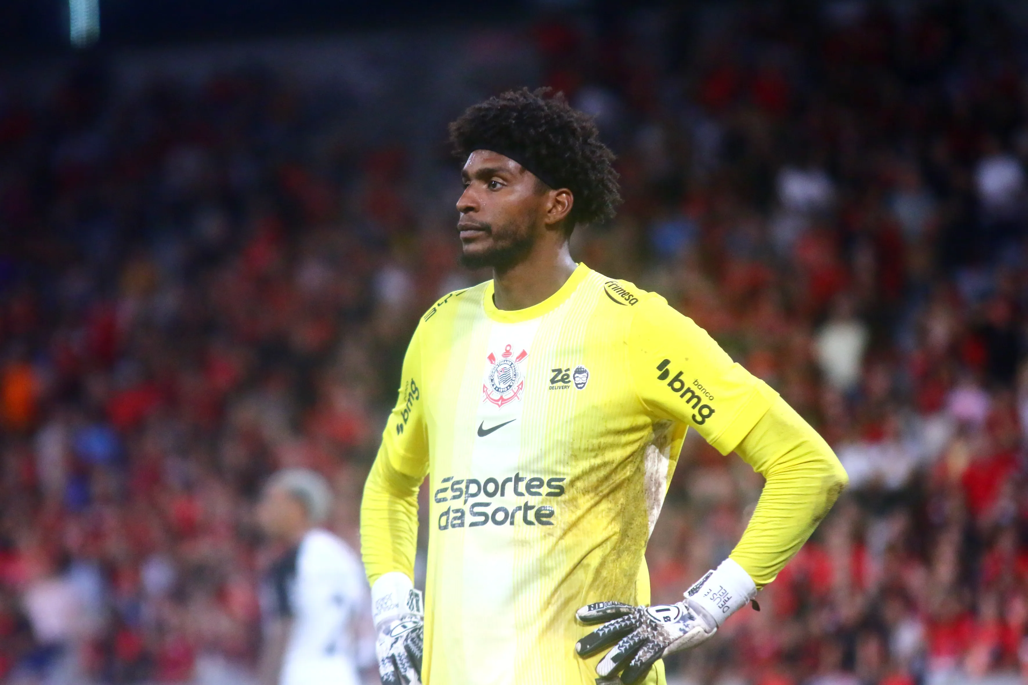 Hugo Souza durante partida contra o Athletico-PR no Campeonato Brasileiro de 2026. Foto: Gabriel Machado/AGIF