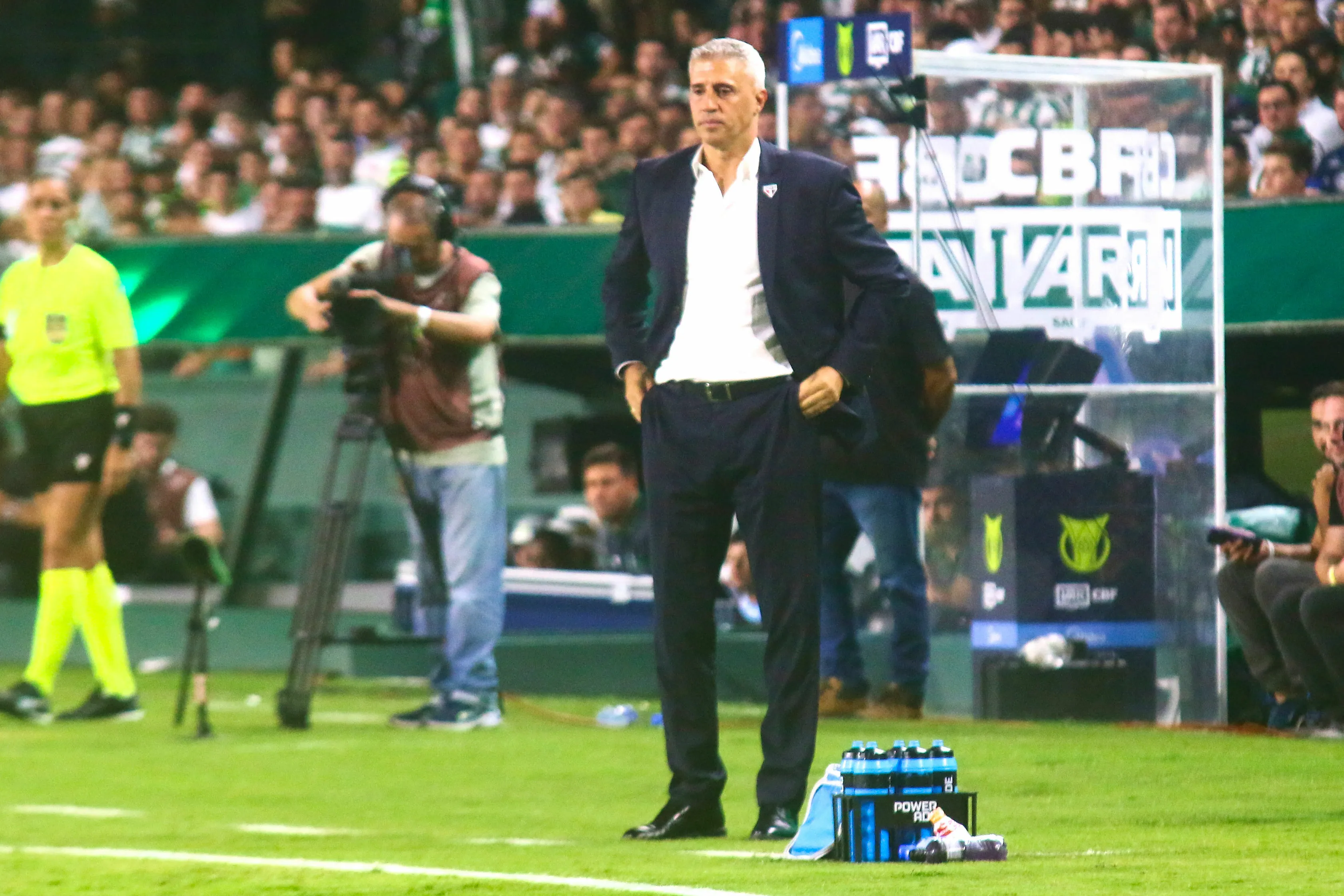 Hernan Crespo tecnico do Sao Paulo durante partida contra o Coritiba no estadio Couto Pereira pelo campeonato Brasileiro A 2026. Foto: Gabriel Machado/AGIF