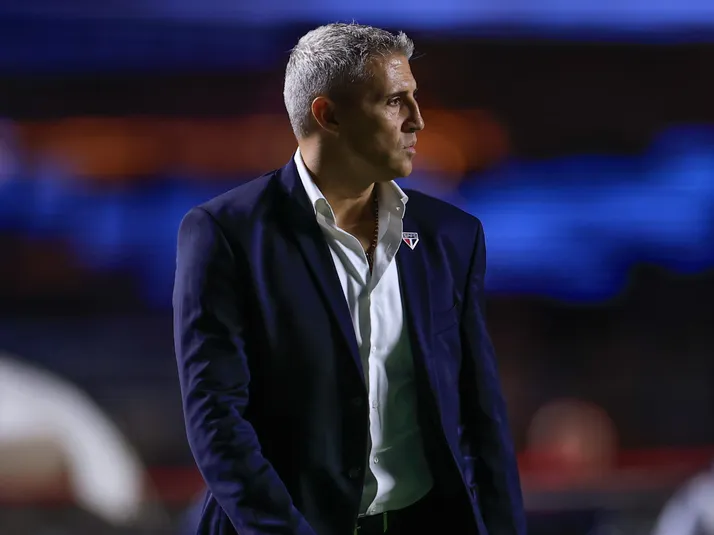 Rui Costa dá explicação para demissão de Crespo