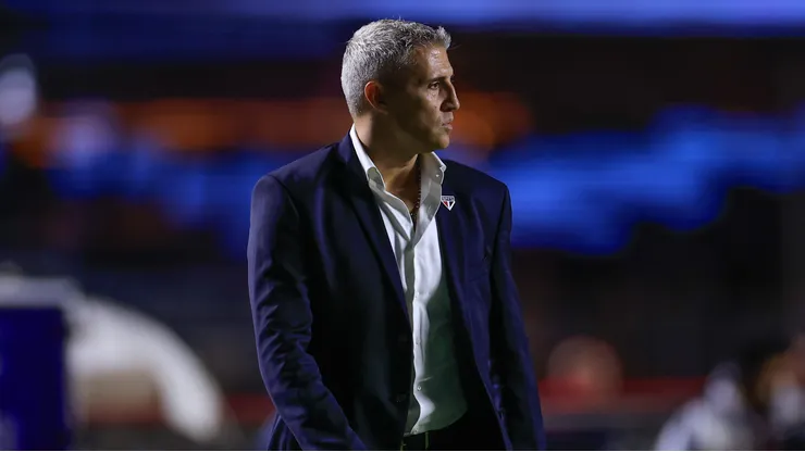 Hernan Crespo tecnico do Sao Paulo durante partida contra o Portuguesa Paulista no estadio Morumbi pelo campeonato Paulista 2026. Foto: Marcello Zambrana/AGIF