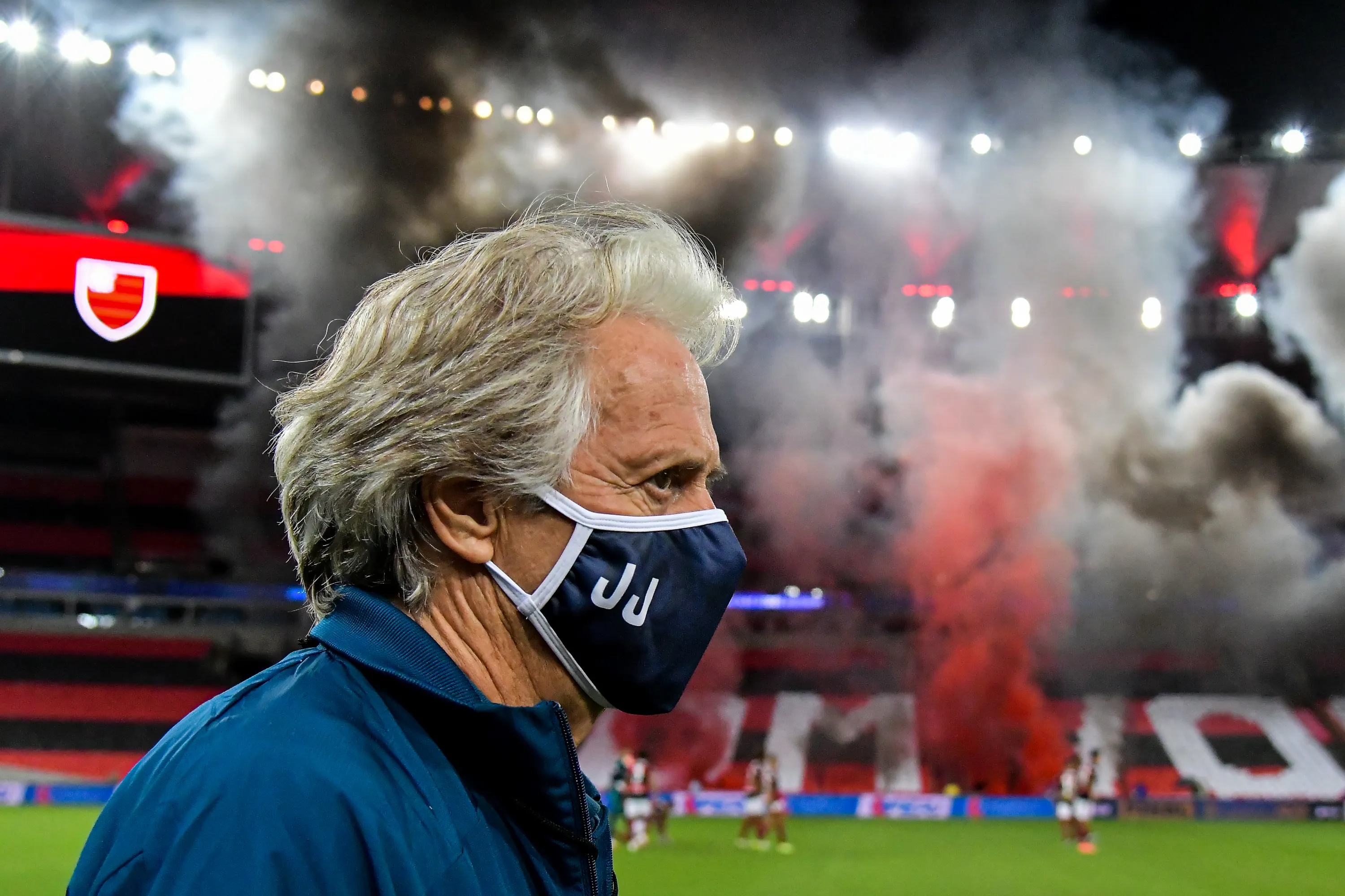 Jorge Jesus tecnico do Flamengo durante partida contra o Fluminense no estadio Maracana pelo campeonato Carioca 2020. A partida acontece durante o retorno do futebol, paralisado para o isolamento social (quarentena), como prevencao a pandemia causada pela COVID-19 (Coronavirus). Foto: Thiago Ribeiro/AGIF