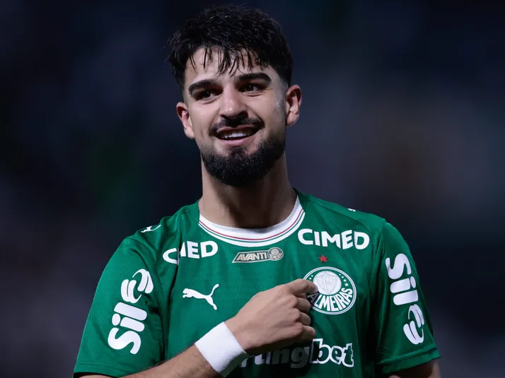 Palmeiras faz treino em novo gramado, e Flaco López aprova