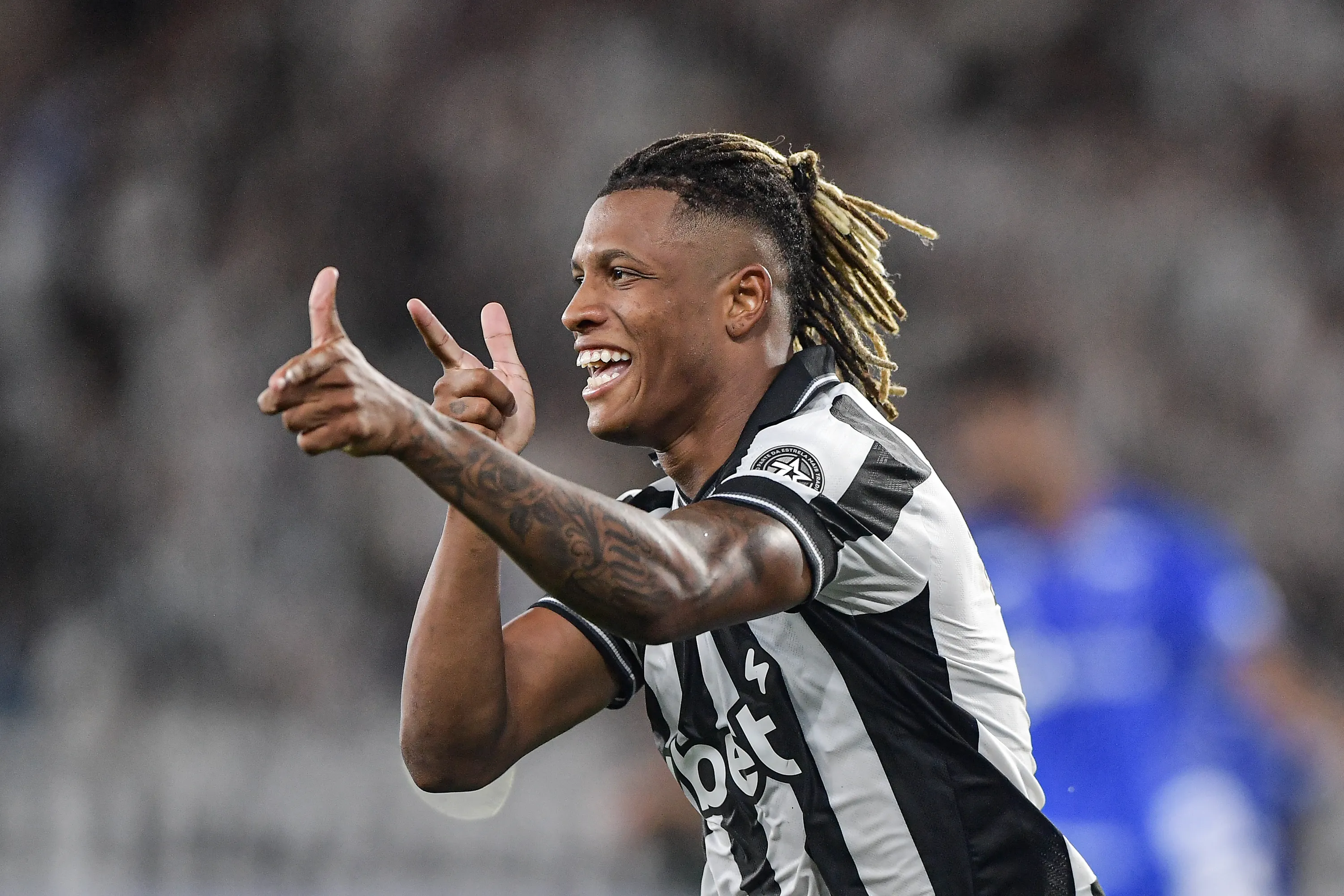 RJ – RIO DE JANEIRO – 29/01/2026 – BRASILEIRO A 2026, BOTAFOGO X CRUZEIRO – Danilo jogador do Botafogo comemora seu gol durante partida contra o Cruzeiro no estadio Engenhao pelo campeonato Brasileiro A 2026. Foto: Thiago Ribeiro/AGIF