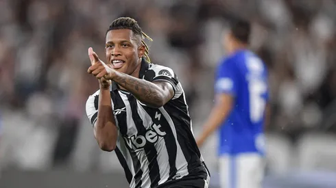 Danilo jogador do Botafogo comemora seu gol durante partida contra o Cruzeiro no estadio Engenhao pelo campeonato Brasileiro A 2026. 
