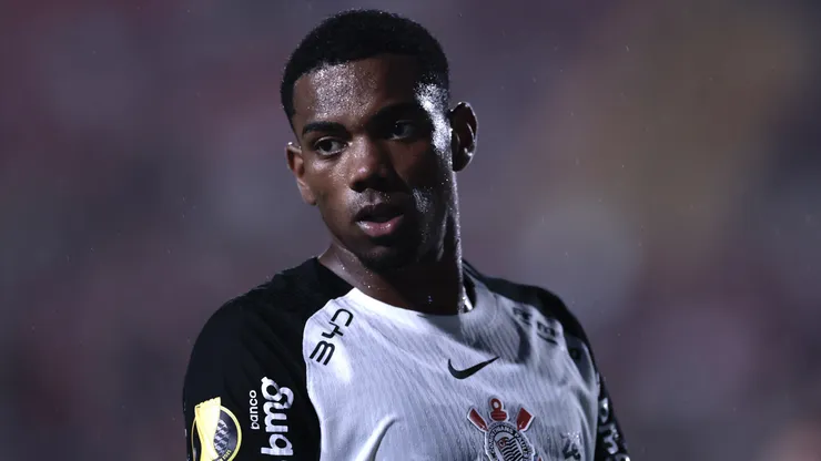 André jogador do Corinthians durante partida contra o Portuguesa Paulista no estádio Canindé pelo campeonato Paulista 2026. Foto: Marcello Zambrana/AGIF