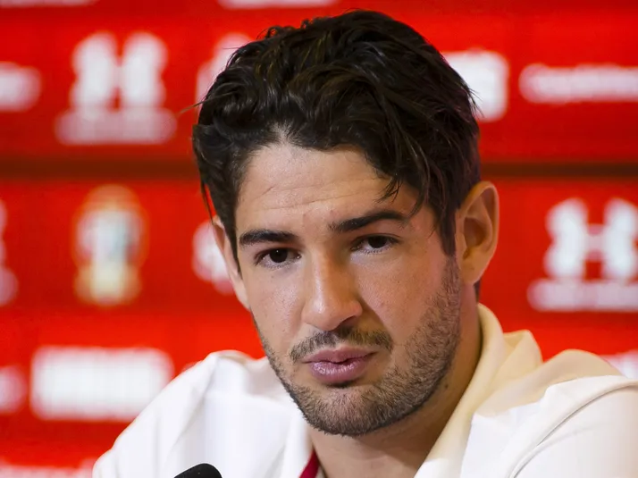 Alexandre Pato, ex-Internacional, pensa em aposentadoria do futebol