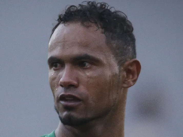 Goleiro Bruno se torna foragido da justiça