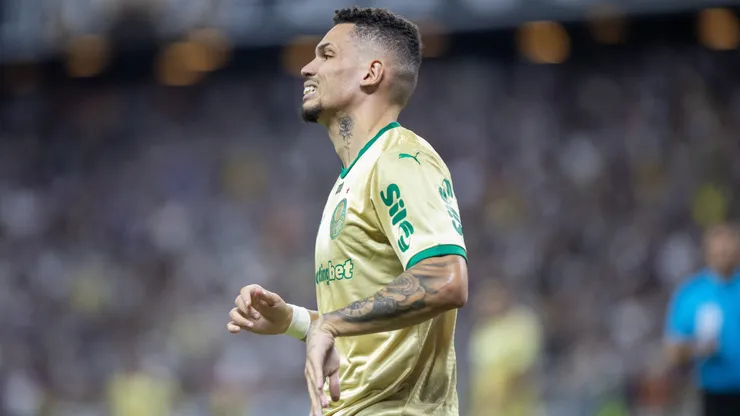 Paulinho jogador do Palmeiras durante partida contra o Ceara no estadio Arena Castelao pelo campeonato Copa Do Brasil 2025.