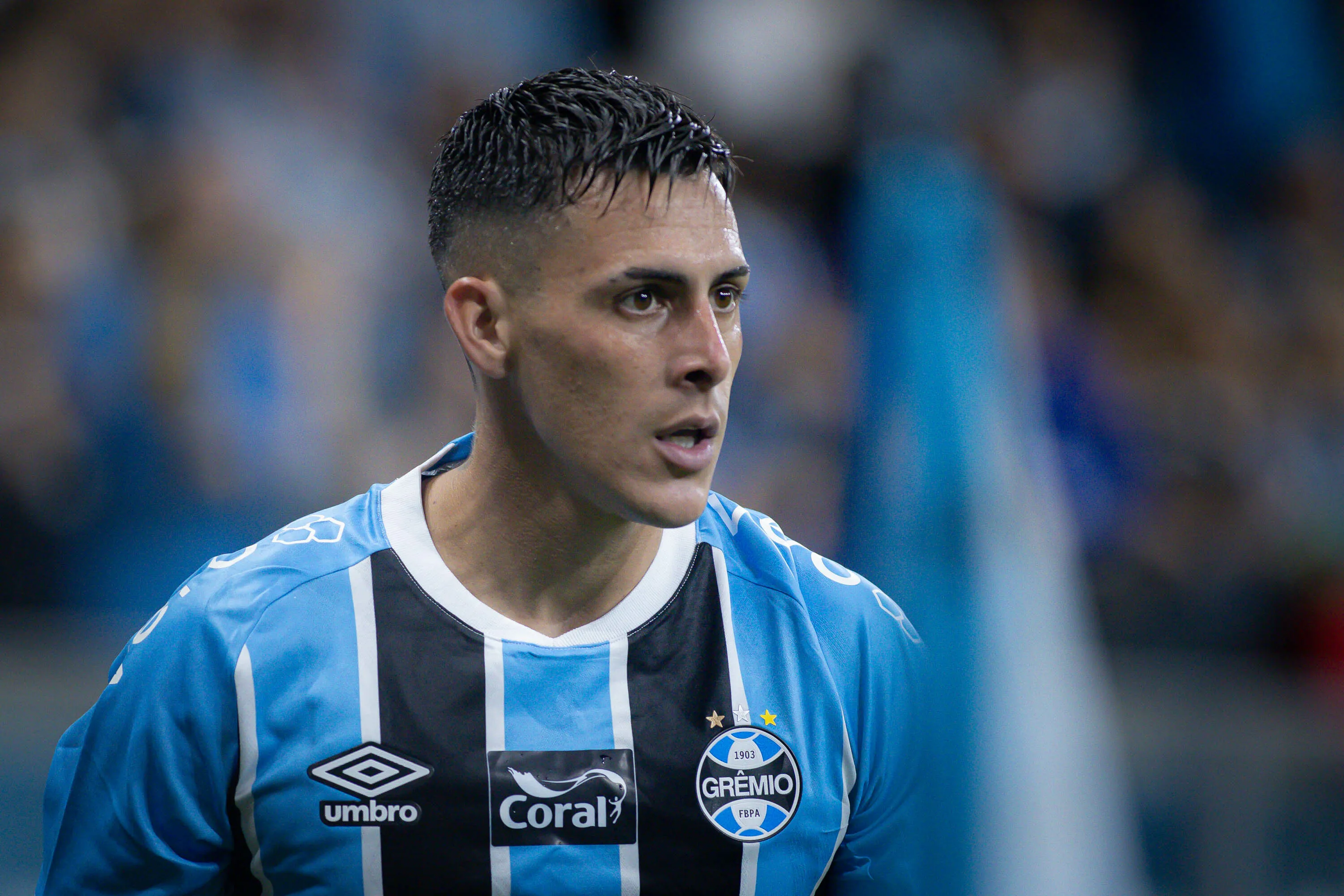 Cristian Pavon jogador do Gremio durante partida contra o Palmeiras no estadio Arena do Gremio pelo campeonato Brasileiro A 2025. Foto: Maxi Franzoi/AGIF